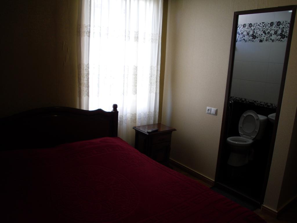 Suliko Guest House バトゥーミ 部屋 写真