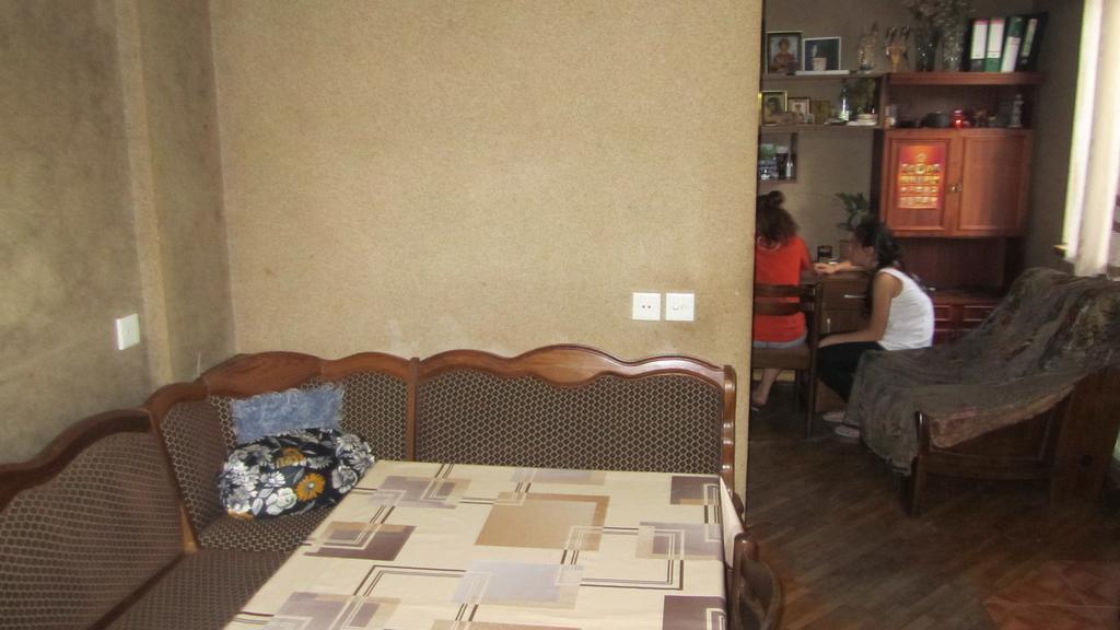 Suliko Guest House バトゥーミ 部屋 写真