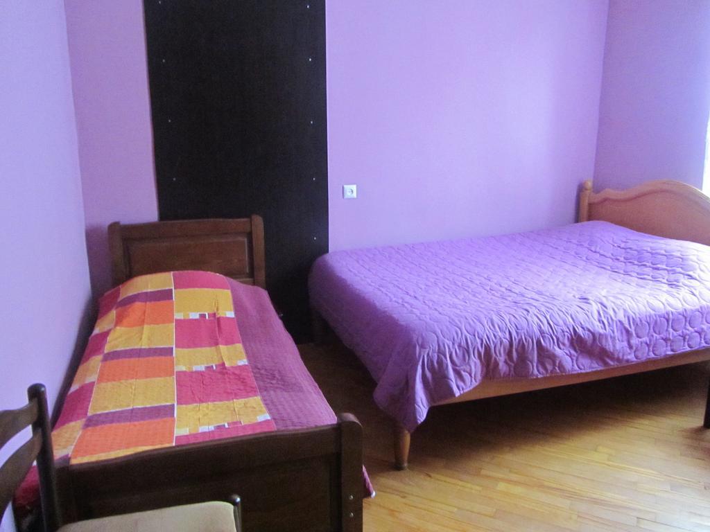 Suliko Guest House バトゥーミ 部屋 写真