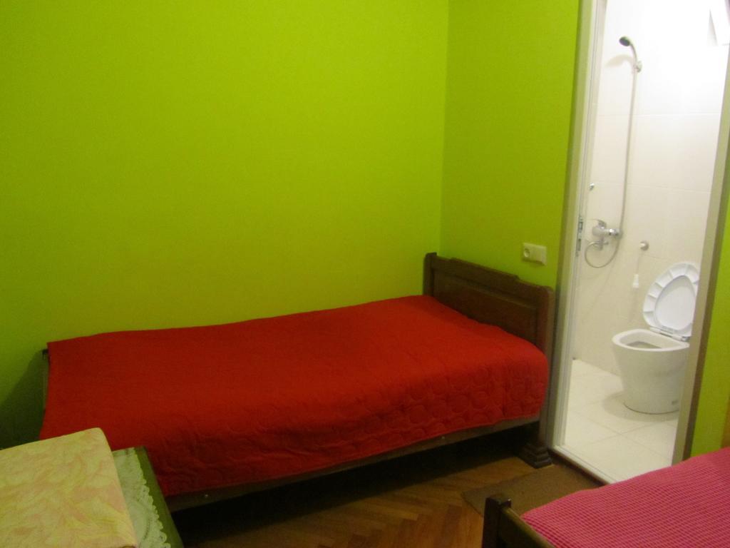 Suliko Guest House バトゥーミ 部屋 写真