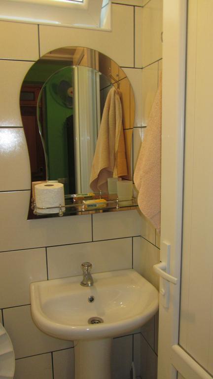 Suliko Guest House バトゥーミ 部屋 写真