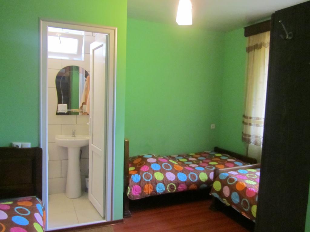 Suliko Guest House バトゥーミ 部屋 写真