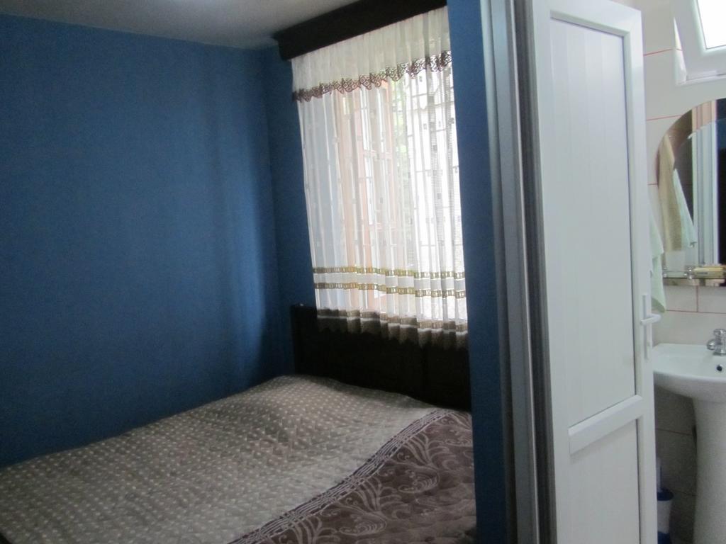 Suliko Guest House バトゥーミ 部屋 写真