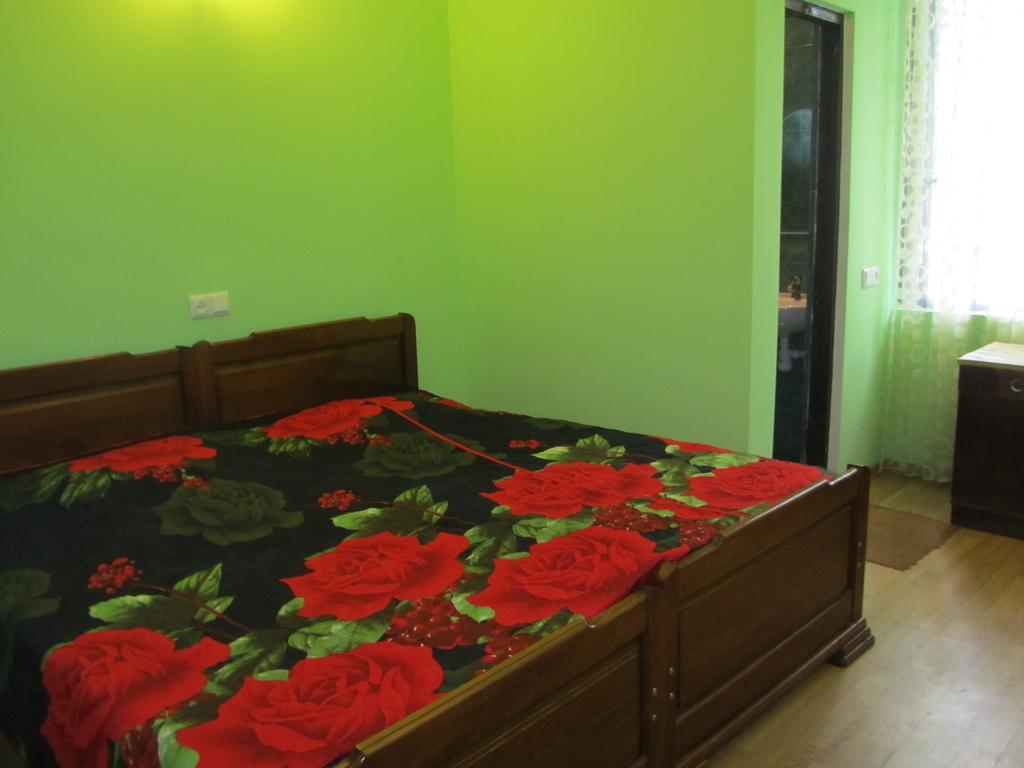 Suliko Guest House バトゥーミ 部屋 写真