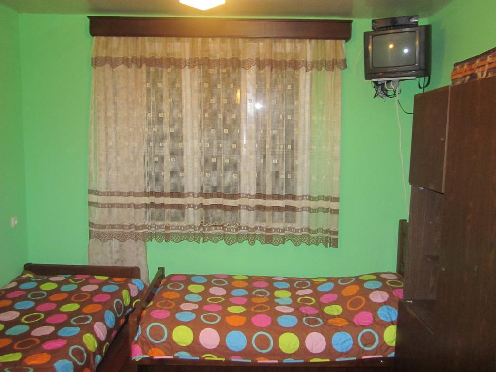 Suliko Guest House バトゥーミ 部屋 写真