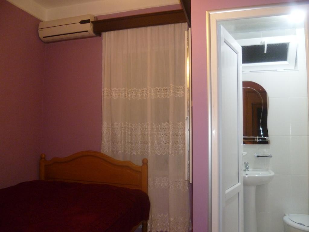 Suliko Guest House バトゥーミ 部屋 写真
